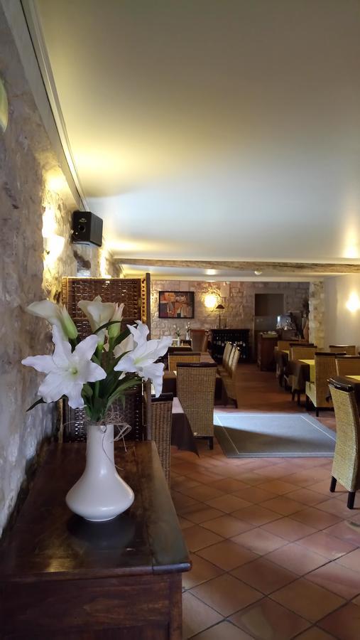 Hotel Restaurant - La Ferme De Vaux Creil Exterior photo